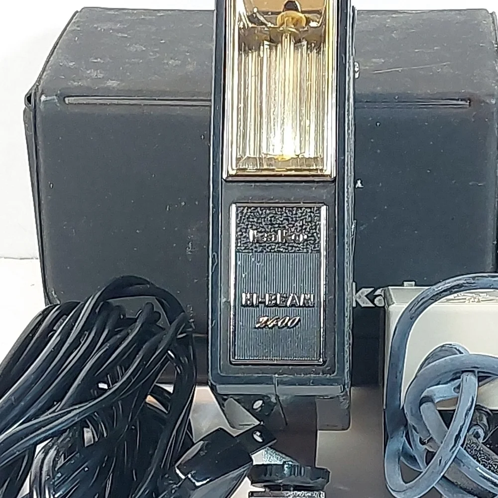 Vintage Kako Hi-Beam 2400 Camera Flash With Case AC Adapter-Power Cord Untested